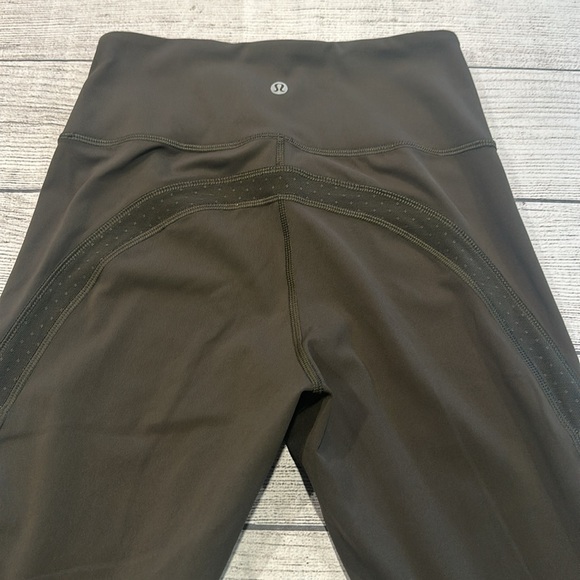 🍋Women’s Lululemon Revitalize 21” Crop size 6🍋 - Picture 7 of 15